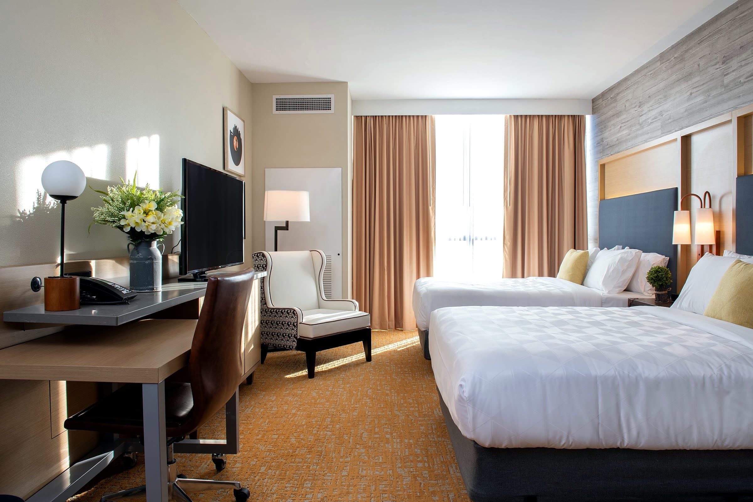 Holiday Inn & Suites Nashville Downtown - Broadway photo 2