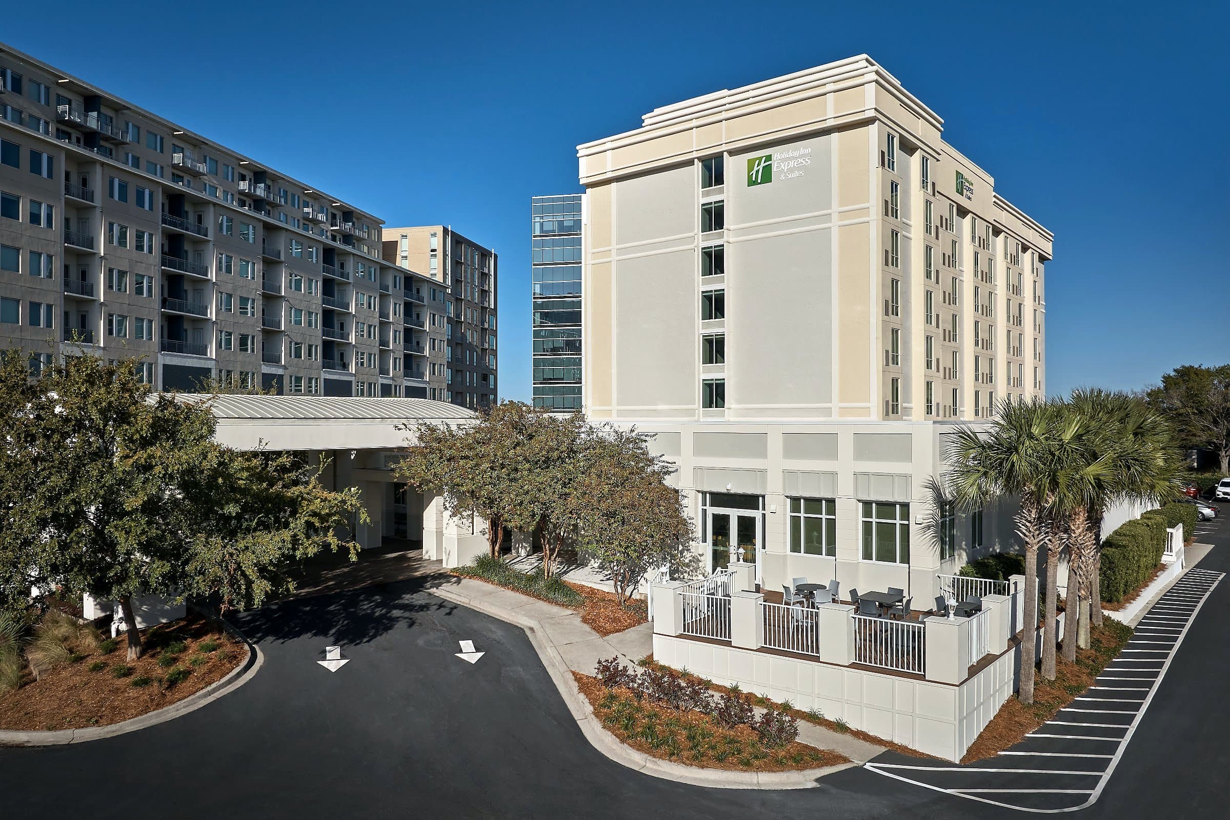 Holiday Inn Express & Suites Charleston Dwtn Westedge by IHG photo 1