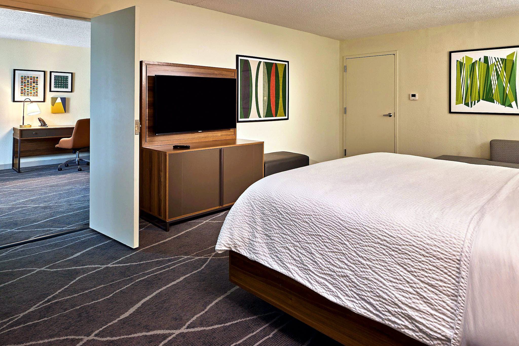 Holiday Inn Express & Suites Charleston Dwtn Westedge by IHG photo 2