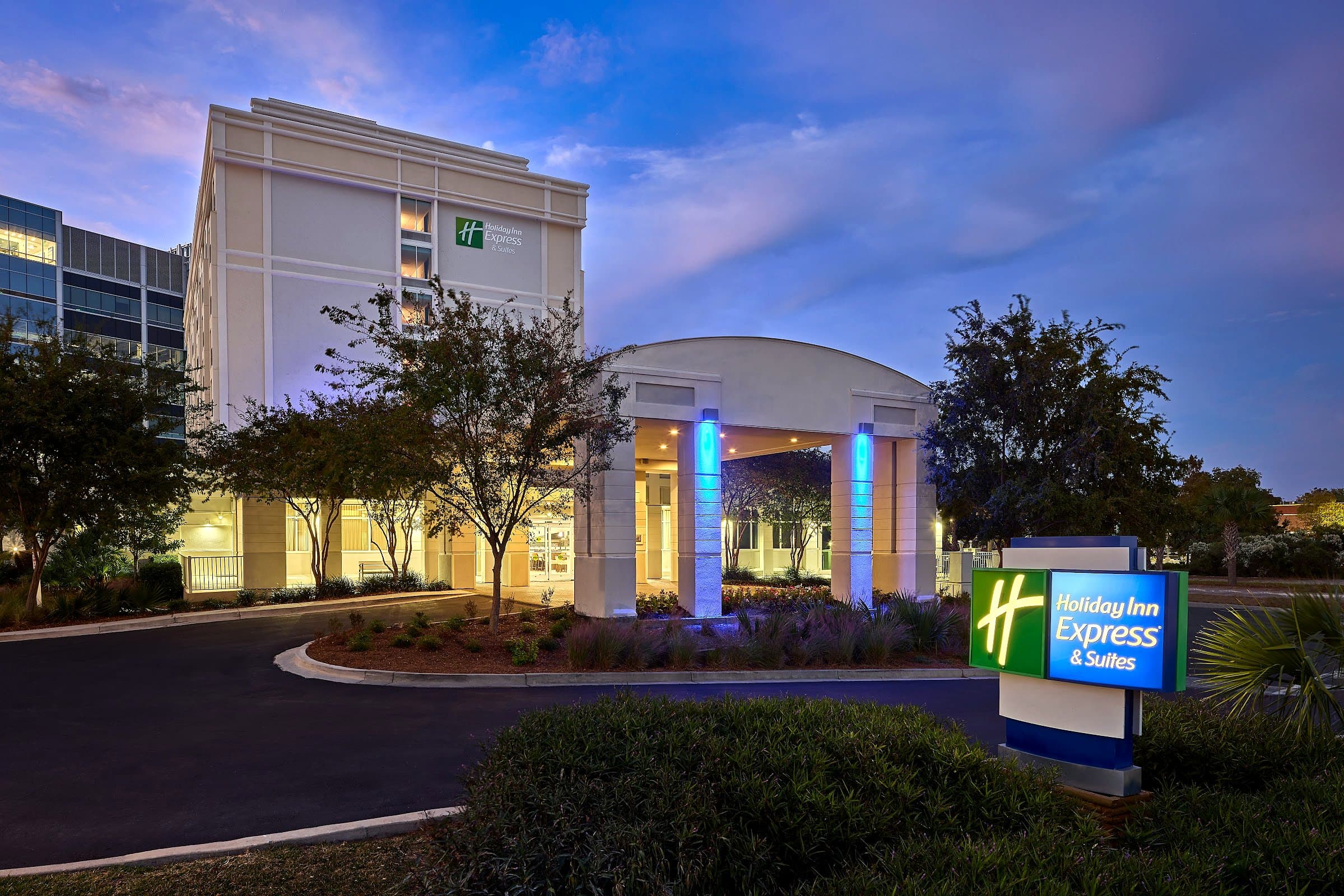 Holiday Inn Express & Suites Charleston Dwtn Westedge by IHG photo 5