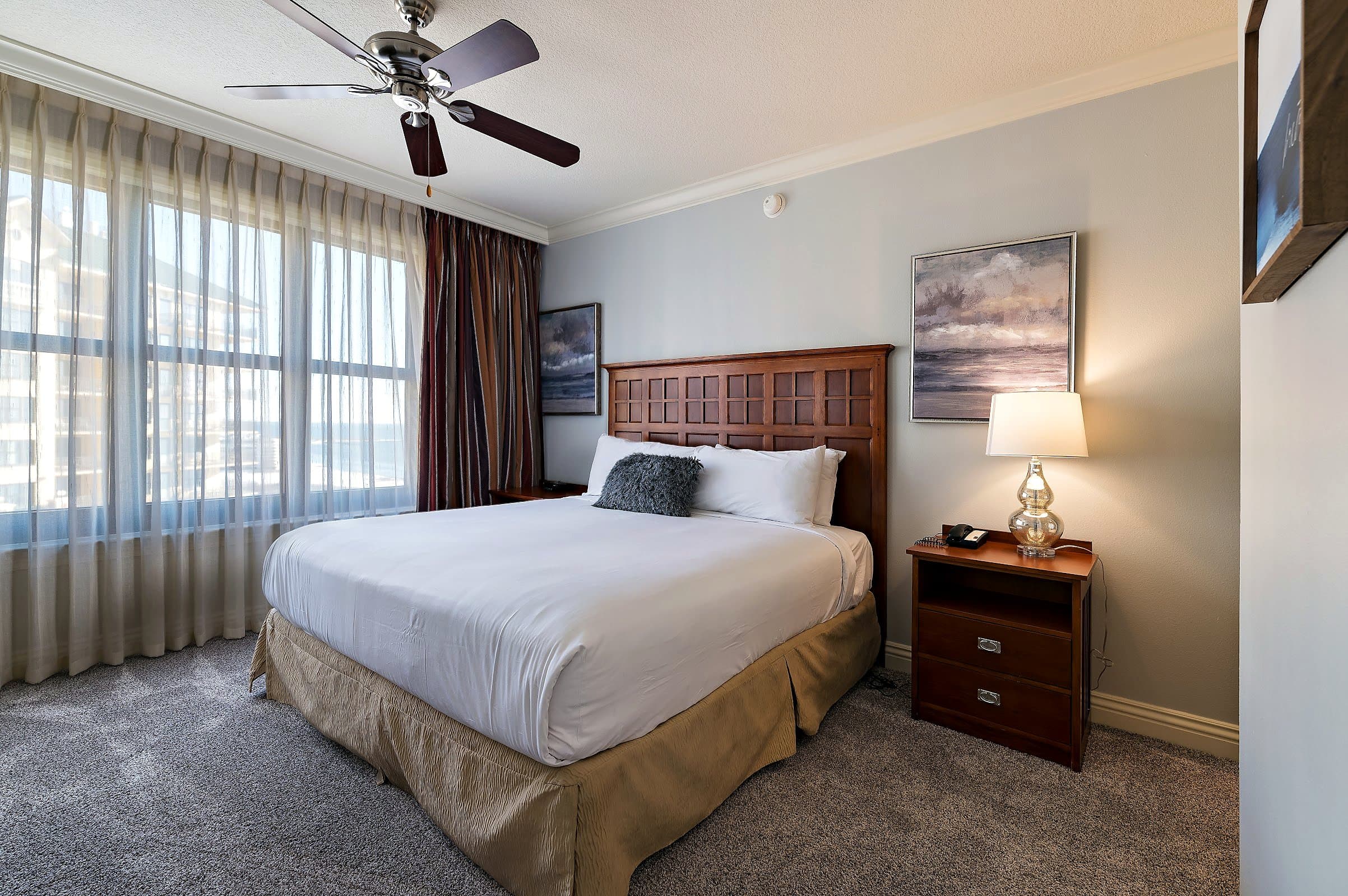 Emerald Grande at HarborWalk Village Destin photo 2