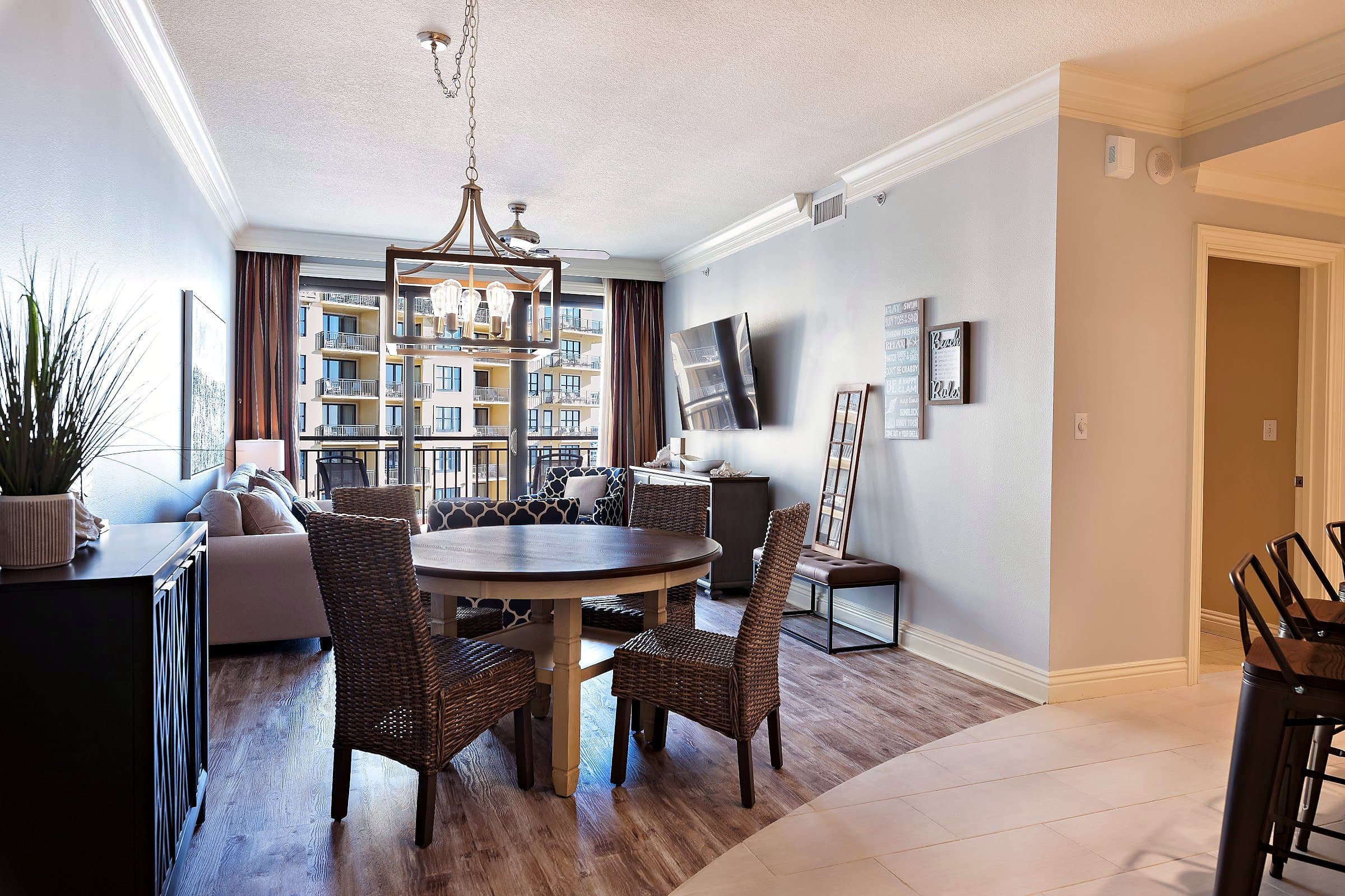 Emerald Grande at HarborWalk Village Destin photo 5