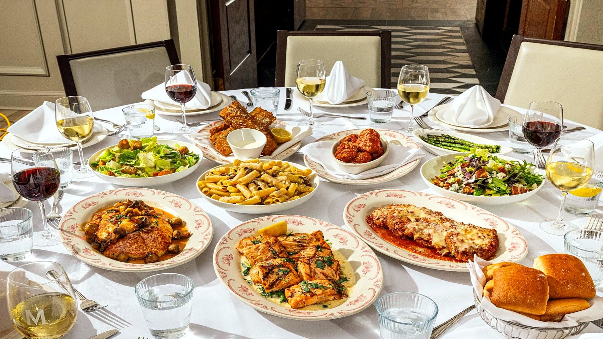 Maggianos Little Italy photo 4